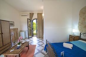 Villa Lisa with huge Pool and Garden