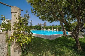 Villa Lisa with huge Pool and Garden
