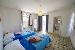Villa Lisa with huge Pool and Garden