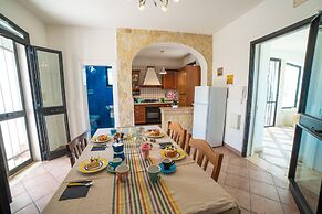 Villa Lisa with huge Pool and Garden