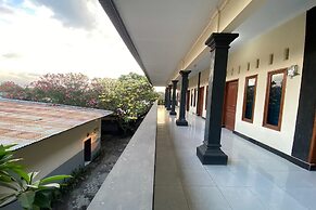 OYO Life 93155 Wisma Sarah