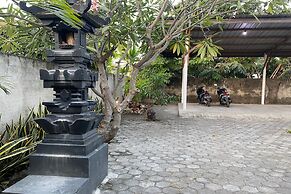 OYO Life 93155 Wisma Sarah