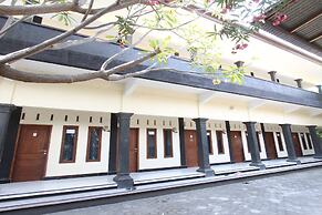 OYO Life 93155 Wisma Sarah