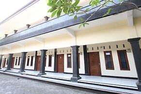 OYO Life 93155 Wisma Sarah