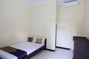 OYO Life 93155 Wisma Sarah
