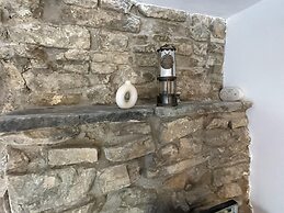 Charming 1-bed Cottage in Brynmenyn