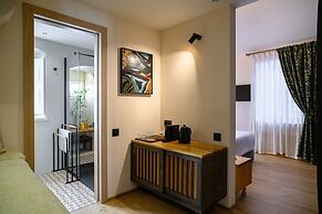 7 Oaks Noble House