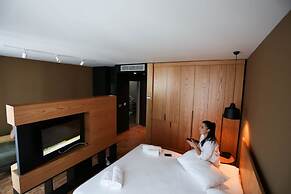 Alvin Comfort Hotel