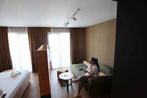 Alvin Comfort Hotel