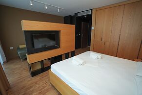 Alvin Comfort Hotel