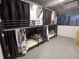 YOOTEL HOSTEL