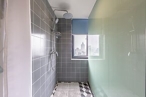 YOOTEL HOSTEL