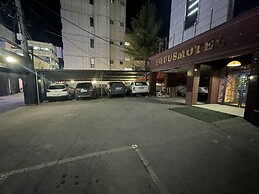 Equus Motel