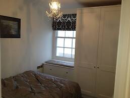 Seaview Regency Apartment With Private Parking