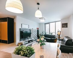 Slavic Spacious Apartment by CHORS