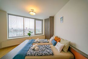 Slavic Spacious Apartment by CHORS