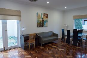 Buckingham Apartment