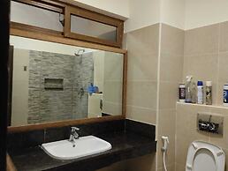 Lux Suites Golden Sun Studio Apartments