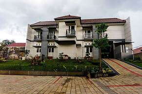 OYO Life 2399 Gerbera House - Kos Putri
