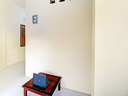 OYO Life  92953 Nirmala Kost
