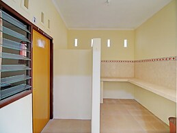 OYO Life  92953 Nirmala Kost