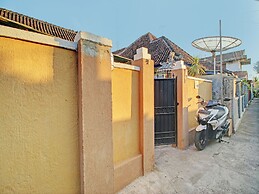 OYO Life  92953 Nirmala Kost