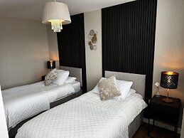 Stunning two bed City Center Apartment