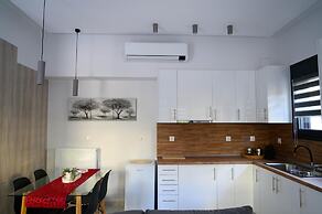 Minimal Condo Trikala Town