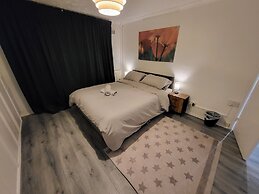 Charming 2-bed Apartment in Grays