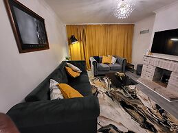 Charming 2-bed Apartment in Grays