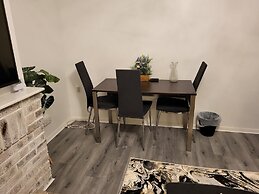 Charming 2-bed Apartment in Grays