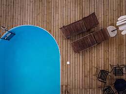 Seashore Stream Suites