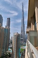 Panoramic Terrace & Burj Khalifa View