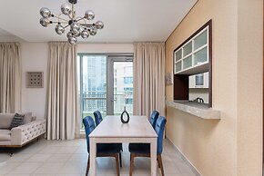 Panoramic Terrace & Burj Khalifa View