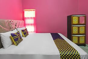 OYO Life 93405 Montong Are Residence