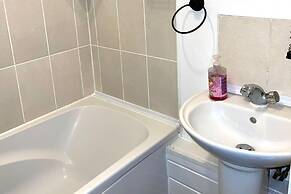 Apartment - Sleeps 2 - Parking - Station Close