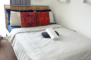 Apartment - Sleeps 2 - Parking - Station Close