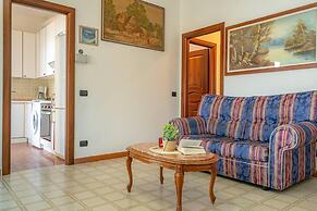 Charming 4-bed Apartment -lake Views & Balconies