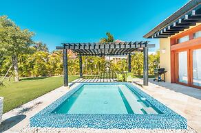 Tranquil Bungalow w Pool at Green Village Ca