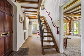 Luxury Brick and Flint House in Funtington