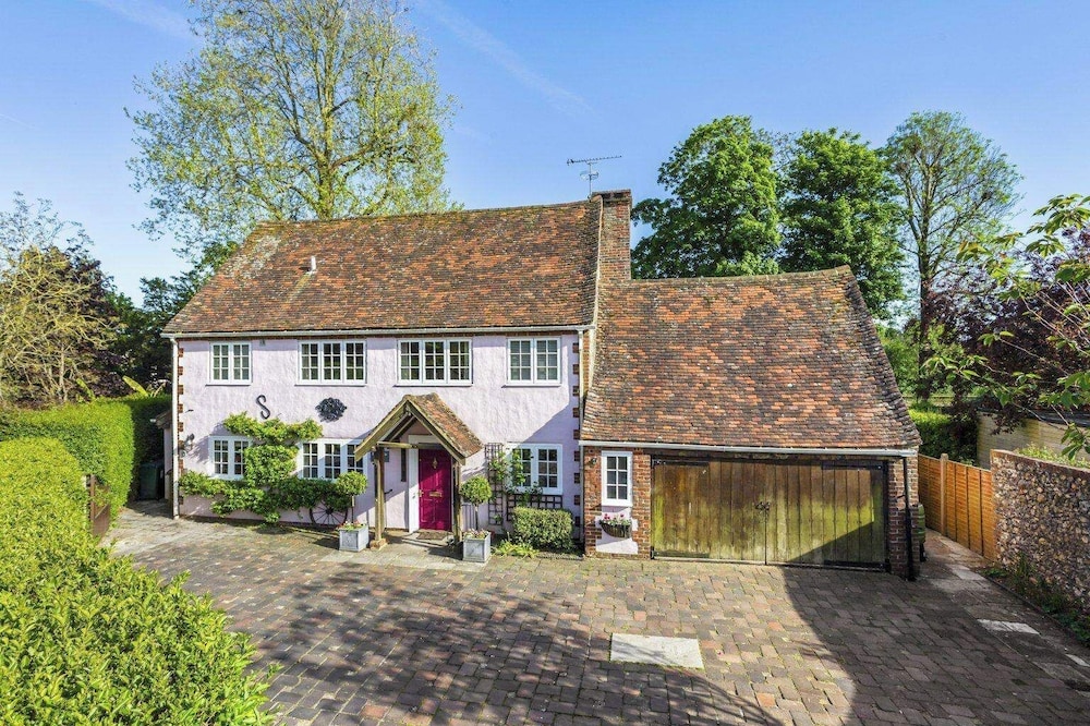 Luxury Brick and Flint House in Funtington