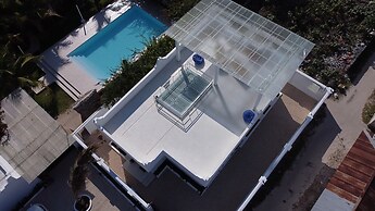 Paje White House