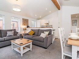 Bowness Bay Lodge