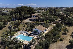 Villa Retreat With Mesmerizing sea View