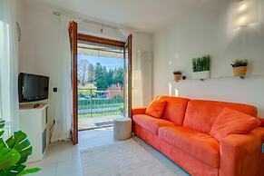 Lenni Apart. Swimming Pool and Lake