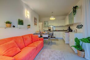 Lenni Apart. Swimming Pool and Lake