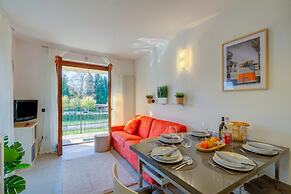 Lenni Apart. Swimming Pool and Lake