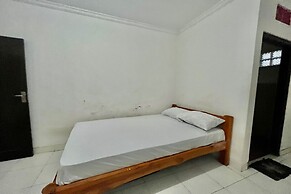 OYO Life 93504 Kost Krisna