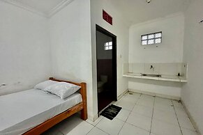 OYO Life 93504 Kost Krisna