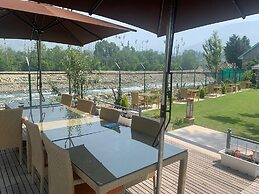 Upani Cottages